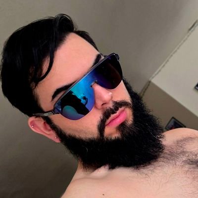 bulgemstr's profile picture. just here to show off my big bulge  ;)

(18+)