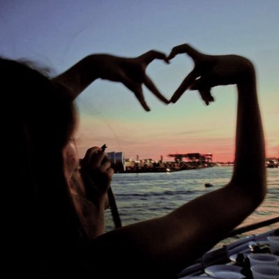 parissunset7's profile picture. ♫♡💎❤️📸✈️✍️🍟💘🐴🃏♏️