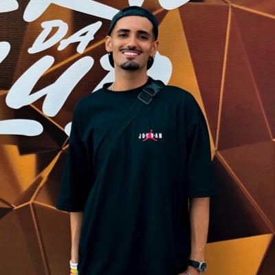 Content creator: @rajadapop - From ÉrreJota☀️ - Marketing Cultural e Corporativo 👨🏻💻 Instagram: @fernandotaissum / @assixnando