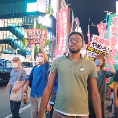 Another gay black guy exploring life.
politically engaged, revolutionary, and sweet