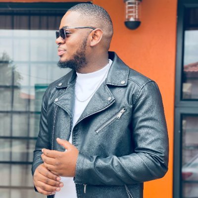 Mixologist🍸🍹 Salesman💰 Facebook@Ndiani Khupe Instagram@mr_october_20 Youtuber : Ndiani & Leo https://t.co/YqicGhszVb