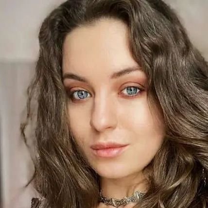 Я просто человечечек.
Маленькая грудь, это вам не хухры-мухры.
Ещё я немного художник!