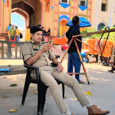 SHIVYADAV_2020's profile picture. Nature Lover🌳।
khakhi.