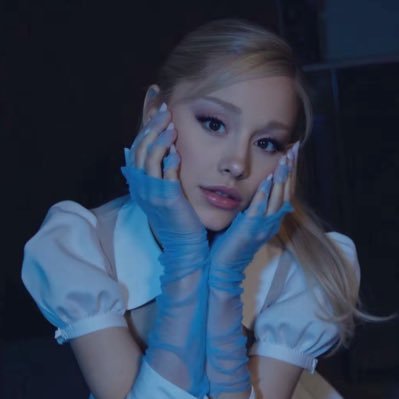 j'est pour écoute cherie | obsessed with ariana grande. ͏ ͏ ͏ ͏ ͏ ͏ ͏ ͏ ͏ ͏