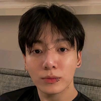 안녕하세요 아미💜 저에게 보내주신 사랑과 응원에 진심으로 감사드립니다. 팔로우하고 메시지 보내주세요.