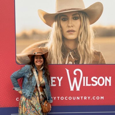 shorts_carr's profile picture. Live and work in PR & Comms in Leicester, dream about Boston. 🇺🇸 Wife to Jamie 😍, dog mum to Bruce 🐕, Nanny to four 🩷🩷💙🩷 #seniorswiftie