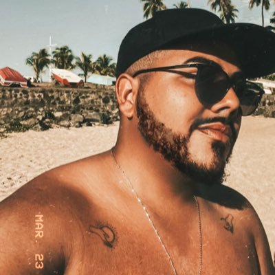 Vários rt’s aleatórios / Alguns comentários sobre coisas aleatórias / Passo umas vergonhas aleatórias / Enfim, um perfil aleatório