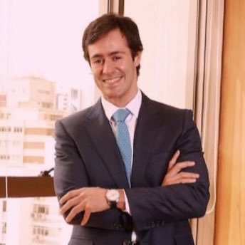 Amo o que eu faço. Fundador da Aram Capital (2017). Trabalho com Gestão Patrimonial, aconselhando pessoas que querem investir de forma profissional.