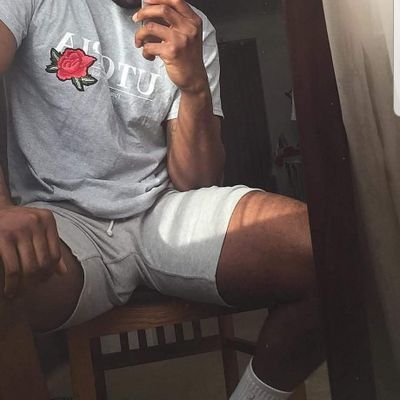 Casado, tudo em sigilo. Não vou ficar enviando fotos e odeio enrolação. Estou aqui para o real, sem muito papo
