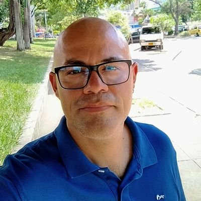 Hijo y Padre de dos lindos hijos... Ingeniero Topográfico.