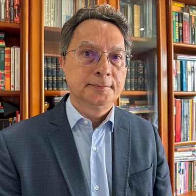Professor da Universidade Federal do Tocantins.