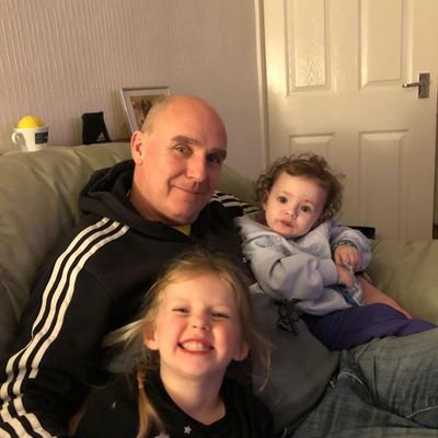 Retired teacher, tennis fan.
Love my wonderful family. Interests include reading, films, travel, rugby, cricket.