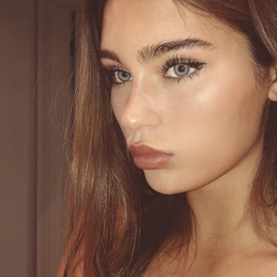 oliviashifter's profile picture. x² - y² = (x - y)(x + y)