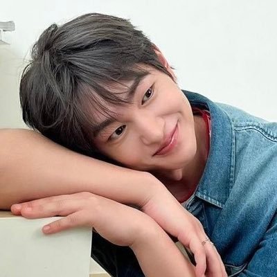 #onew: i had a dream that i covered the back of my neck and my face with mud