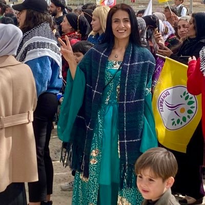 mezopo_tamya's profile picture. Pirtûk bê maske yî bê derew e bê xapandin e,rastîya cîhanê û agahdarbûna mirova ye.Pirtûk nasnameya mirovahîyê ye bixwenin. 📚💙(TJA)💜(DEM Parti)✌🏻