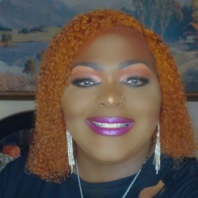 I|'m a Transsexual im about 5'7 to 5'8 219lbs. I like someone who is cool and attractive. I like to chill at home and go to movies and etc. new to twitter.