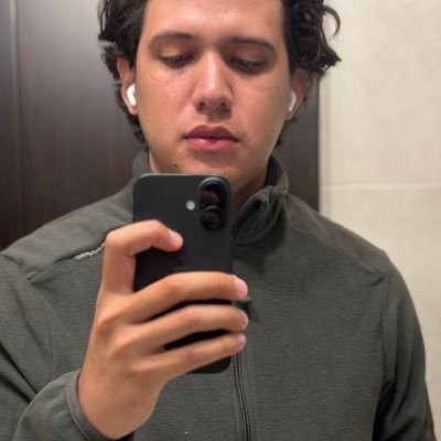 robotgreen's profile picture. Venezolano 🔴🏴‍☠️🇮🇹 @acmilan