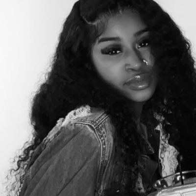 shaesoslim's profile picture. 23 | ♌️ | insta: shaekaoir✨