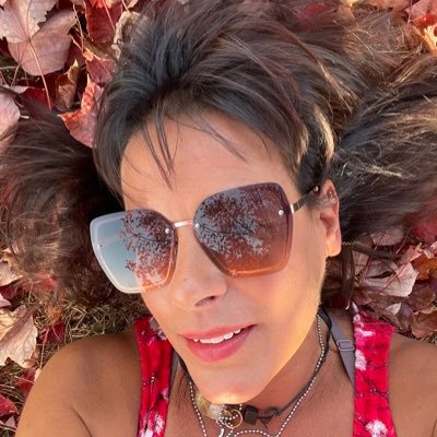 Poetry | Lover of Words | Sense of Humor | Ball Buster | Open Minded | Free Spirit | Hippy Heart | Passionately Curious | Optimistic | 🌻 over 🌹| 333