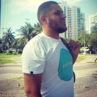 Capixaba, professor, bacharel e licenciado em geografia pela UFES, flamenguista e pessimista por natureza.
instagram: rjclyrio.