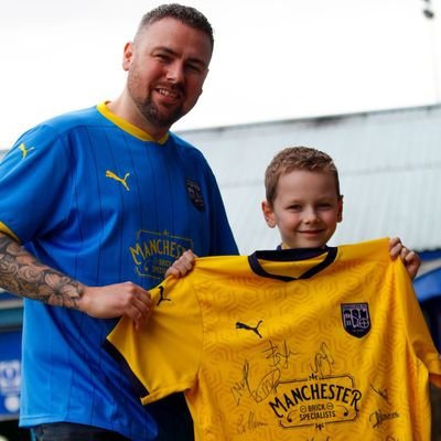 @Rovers 💙🤍🌹 @radcliffeboro 💙💛
Co-Founder @DreamTeamTonic 🟡⚫
Founder @Footy_fits Sporting Keepsakes 🎨
