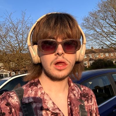 may_sun_'s profile picture. ▫️ he/they▫️Durham 24’💜 Swansea 26’ 💛