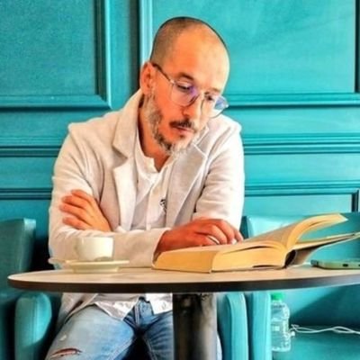 🌹 أنتَ و ظِلُّك
و الباقي لن يضُرك
ما دَامَ قلبكَ مع اللَّه 🌹✍🏼