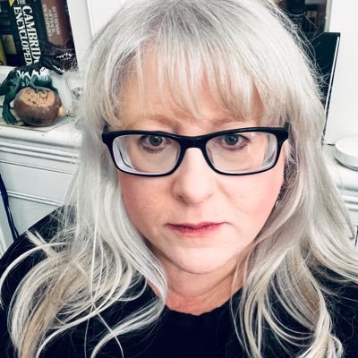 Caru Sir Gâr, 🏉 🎧 🐱, 🎥 a’r #Scarlets. Director @gofalgair, Head of News and Cymraeg @irisprize, teacher, writer, cat wrangler. ‘It’s a thinking game’
