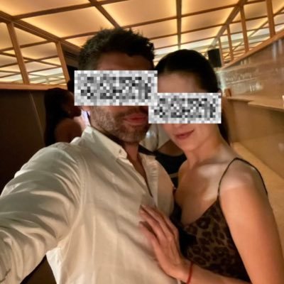 Pareja con deseo de cumplir fantasías muy específicas. De vez en cuando lanzaremos una fantasía en busca de cómplices que estén dispuestos a compartir pasiones.