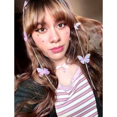 Abril 🤍 fanática de las historias de amor, la orquesta🎻, los gatitos y los dulces 🍭 Arconte Cryo ❄️🧊