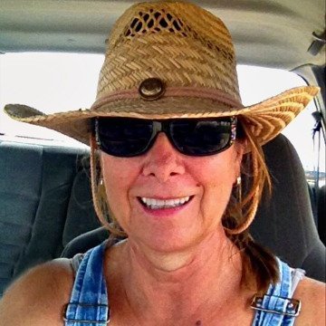 Evelyn- Retired LEO now Blogger/Rancher. You can find delicious and easy to make recipes plus easy crafts and DlY right here. And a few cow or nature pictures.