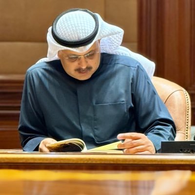 أديب وباحث سياسي / دكتوراة في الفلسفة / الحساب شخصي