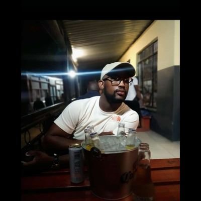 Lungssss's profile picture. football fan ⚽️
family man 👨‍👩‍👦
Deep house edict 🎶