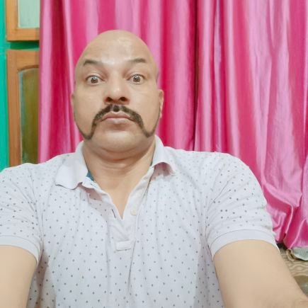 करणी सेना अधिकारी हूं,
मुख्य सनातनी जनता जनार्दन का सेवक हूं।।
मोदी जी के परिवार का मुख्य सदस्य हूं।।
बीजेपी का कट्टर समर्थक हूं।
सनातनी योद्धा ही कह दें।।