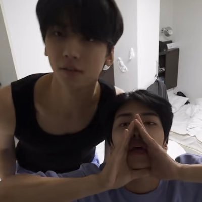 zihwachat's profile picture. for 邵子恒 and 양동화