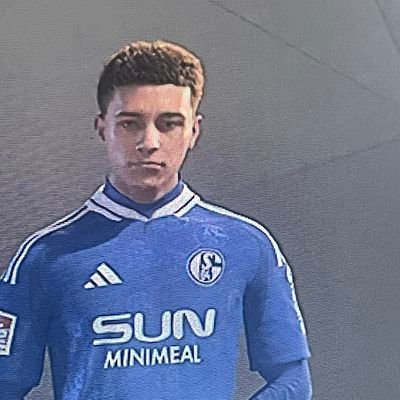 Kreatives Genie von den Straßen São Paulos.
Schon als Kind in Schalke Bettwäsche geschlafen💙🤍
Bestleistung: 21 erfolgreiche Dribblings in einem Spiel🧙♂️