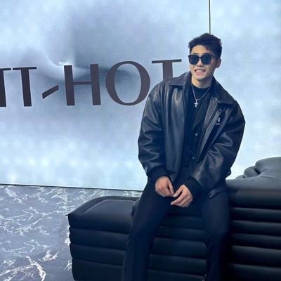 tianguaniubi's profile picture. 原宋大漂亮，190体育生，感谢兄弟们支持，推上大尺度容易封号，作品都在电报群，个人视频完整版电报群自助下单链接👉https://t.co/hM3TE0IRng