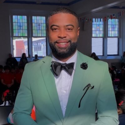 📚#iEducateWithStyle 🙏🏽 Far From Perfect. But Worth It 🙌🏽. 🏫 Humble Black Male Educator. ☕️ Coffee Lover. Onward & Upward 🤙🏾