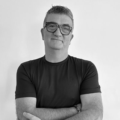Credo nella forza delle idee e nella bellezza delle soluzioni essenziali.
