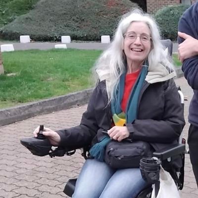 BRtractordriver's profile picture. Mother, wife, locomotive engineer, singer, learner bass player, long hauler/pwME and amateur virologist!!