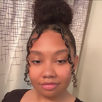 22💅🏽 • 5 ⭐️ bitch💁🏽♀️ • Dental Assistant 🦷 • Intuitive tarot reader🧚🏽♀️Instagram- Jessicarand92
