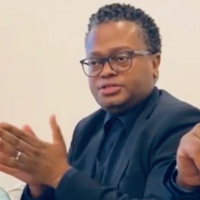Commercial, Corporate & Regulatory Attorney | Motlokwa-a-Mabyaneng | Husband | Dad to 3 Super-Sons | 🇿🇦 Patriot | Horses Turbine, not Equine | Performing Arts