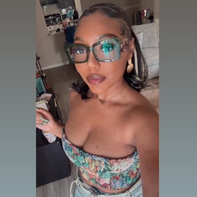 ✨Princesses’ don't associate with peasants✨IG 📸:Liddsters_✨She’s a Capricorn 🤍