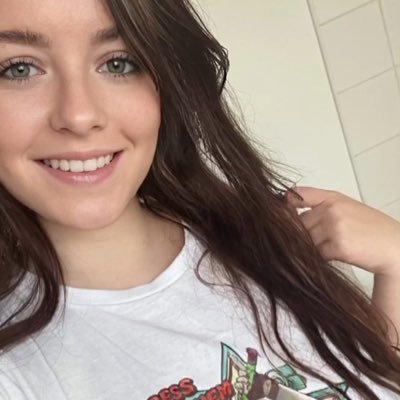 bell221_rose's profile picture. ❤️🌹🥺 single 😓 ….