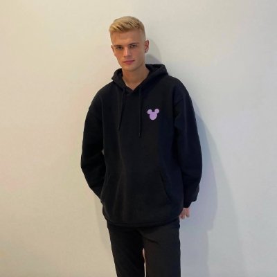 revino's profile picture. Don't miss out! Tap to see more! 👇🏻🥵