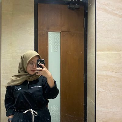 fahwitzufairahh's profile picture. 98% keluhan