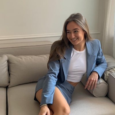 Jessi112222's profile picture. Finally, we didn't climb over the mountain and they also failed to hear our story