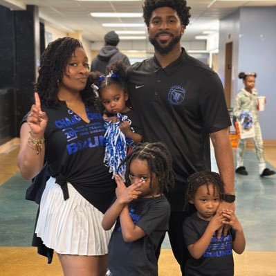 A beneficiary of God’s grace. Nafeesha’s Husband. Ali, Zehn, and Gia’s Dad. Head Coach of @NewtonLadyRams