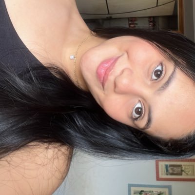 iizazita's profile picture. estudando a mente humana enquanto escuto bts