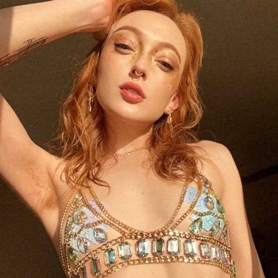 she/her | career cam model | soft domme | content linked below ⇩